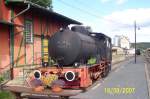 Diese feuerlose Dampfspeicherlok unbekannten Typs steht im Museumsbahnhof Naumburg (Bz ...