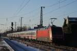 101 063-4 mit einem IC in D�sseldorf Oberbilk am 09.01.2009 ...