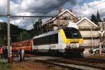 3002 mit IR 116 Luxemburg-Liers auf Bahnhof Poulseur am 17-5-2001. ...