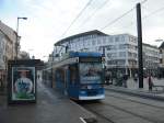 Die roten Augen der NGTDWE 682 zeigen, dass die Stra�enbahn ...