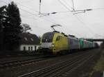 ES 64 U2-065 zieht am 31.01.09 einen Containerzug durch Ashausen ...