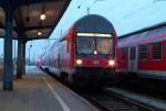 doppelstock-steuerwagen-1-gattung Auf Gleis 10 wird gerade der RE18 (RE 38513) f�r seine Fahrt nach Dresden Hbf bereitgestellt. Cottbus den 02.02.2009