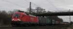 182 005-9 ist am 31.01.09 bei der Durchfahrt mit einem ...