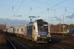 ES 64 U2-064 mit Containerzug in D�sseldorf am 19.01.2009  ...