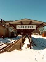 der Inselbahnsteig von Sch�nfeld-Wiesa am 20.03.06. Auch er wurde abgerissen ...