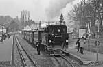99 4011-5 der R�BB mit einem Zug nach G�hren ...