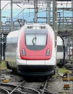 Ein ICN windet sich �ber die Weichen bei der Ausfahrt ...