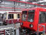 Im Vordergrund ist ein regul�rer Zug der BR 485 der ...