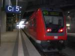 Doppelstock-Steuerwagen (2. Gattung) als RE5 nach Lutherstadt/Wittenberg im Bahnhof S�dkreuz. ...