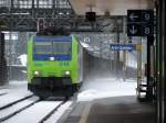 Die Re 485 018 f�hrt am 14.02.2009 mit einem GZ ...
