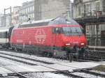 SBB - Einfahrende 460 018-5 im Bahnhof Genf am 31.12.2008 ...
