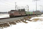 Re 4/4 174 und Re 4/4 180 ziehen am 20.2.09 ...