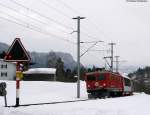 604 der Rhb mit einem Glacierexpress kurz hinter Ilanz (CH) ...