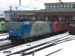 Die Br 185-536-0 von BLS Cargo und eine weitere 185 ...