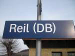 Bahnhofsschild Bahnhof/Haltepunkt Reil (Moselweinbahn) ...  Maximilian Lorenz 27.02.2009