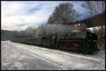 01.1533 rollt vom Hausruck kommend nach Attnang-Puchheim durch Holzleithen. 28.02.2009 ...