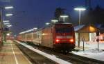 Ic2371 Schwarzwald (Hamburg Altona-Konstanz) mit Schublok 101 083-4 beim Halt ...