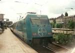 BAYER-101 089 im August 2000 mit einem IC abfahrbereit in ...