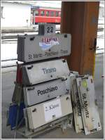 NOch werden sie gebraucht bei der RhB, die Destinationstafeln. (02.03.2009) ...