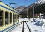 Ausfahrt eines Niederflurtriebwagens aus einem Bahnhof irgendwo im Valle Vigezzo. ...