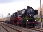 52 8154-8 am 16.10.06 mit dem VSE Sonderzug im Bahnhof ...