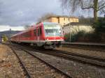 Am 11.03.09 verl��t eine Doppeleinheit 628/928 mit RE17 den Bahnhof ...