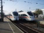 Zwei ICE-T im Bahnhof Singen (Htwl.)
Einer offenbar mit feindkontakt ;) ...