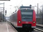 425 766-3 bei der Einfahrt in Frankenthal Hbf  ...