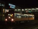 708 327 steht am Abend des 18.02.2008 vor den Regensburg ...