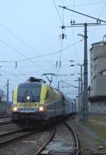 Mit dem Kalkzug 61037 rangierte die
ES 64 U2-081 am 25.03.2009 ... Mit dem Kalkzug 61037 rangierte die
ES 64 U2-081 am 25.03.2009 ...