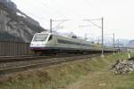 ETR 470 009 n�hert sich am 28.3.09 Erstfeld, und dies ...