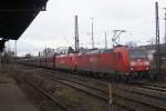 185 077-5 mit 185 189-1 in Doppeltraktion bei der Einfahrt ...