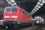 111 147 mit RE4871 bei der Ausfahrt von Aachen Hbf ...