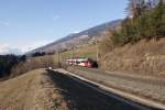 Regionalzug nach Innsbruck kurz nach Matrei am Brenner.  ...