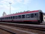 ABmz(61813090025-0)bildet bei D966 den Zugschlu�; 090322  ...