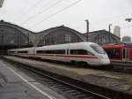 Der ICE aus Innsbruck verlässt nach 5 min. Aufenthalt den ... Der ICE aus Innsbruck verlässt nach 5 min. Aufenthalt den ...