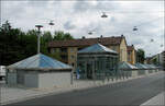 U-Bahnhof Hardh�he in F�rth der Linie U1. Oberlichter und Aufzug ...