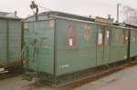 Losnitzgrundbahn SDG / DR - Historischer Postwagen 1703 im Bahnhofsareal von Radebeul im Nov.2004 