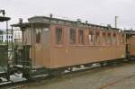 Historische SDG / DR - Historischer Personenwagen 325 im Bahnhofsareal von Radebeul im Nov.2004