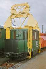 Schmalspur SDG / DR - Historischer Profilmesswagen im Bahnhofsareal von Radebeul im Nov.2004
