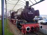 BR 038 711-8 steht in Garbsen mit zwei historischen Speisewagen ...