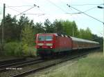 BR 143 mit Zugen 143 569 hat das Schild RB43 Falkenberg (Elster)drin,f�hrt aber als RB11 nach Cottbus kurz vor Eisenh�ttenstadt.19.04.07