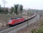 BR 185 mit Zugen 185 120-3 mit Betonschwellen bei der Ausfahrt aus Singen(Htw) in Richtung Norden. 01.04.09