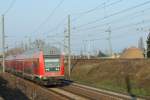 sachsen-anhalt Auf de KBS 340 Rtg. Halle Hbf f�hrt die leicht versp�tete RB 36029 ihrem Ziel Halle entgegen. Geschoben hat 143-190.
Im Hintergrund sieht man die Kurve zur KBS 250 (Halle-Wittenberg �ber Bitterfeld) f�r G�terz�ge.
Halle, der 1.4.09