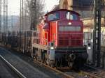 Momentaufnahme auf einer 294-iger; zwei Arbeitskollegen unterhalten sich. Witten Hbf.31.023.2009. ...