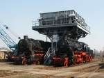 58 311 und 58 261 unter dem Kohlehochbunker des SEM-Chemnitz ...
