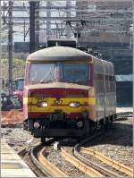 Einfahrt der AM75 827 am 30.03.09 in den Bahnhof von ...