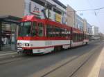 Stra�enbahnlinie 4 nach Sachsendorf an der Haltestelle Stadtpromenade.  ...