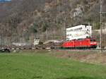 Zwei BR 185 mit einem Ganzzug aus British-Rail G�terwagen bei ...