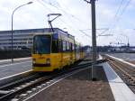 Ein DUEWAG-Stadtbahnwagen M8 der EVAG mit Klappstufen f�r Hochbahnsteige vor ...